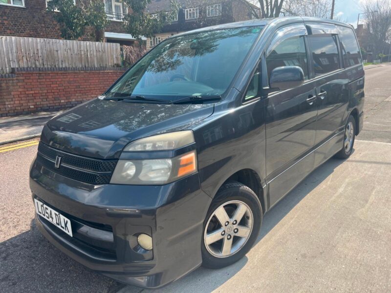 TOYOTA NOAH VOXY 8 SEATER FAMILY MPV Image