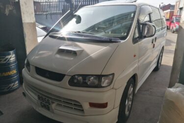 Mitsubishi Delica L400 special edition Space Gear Image