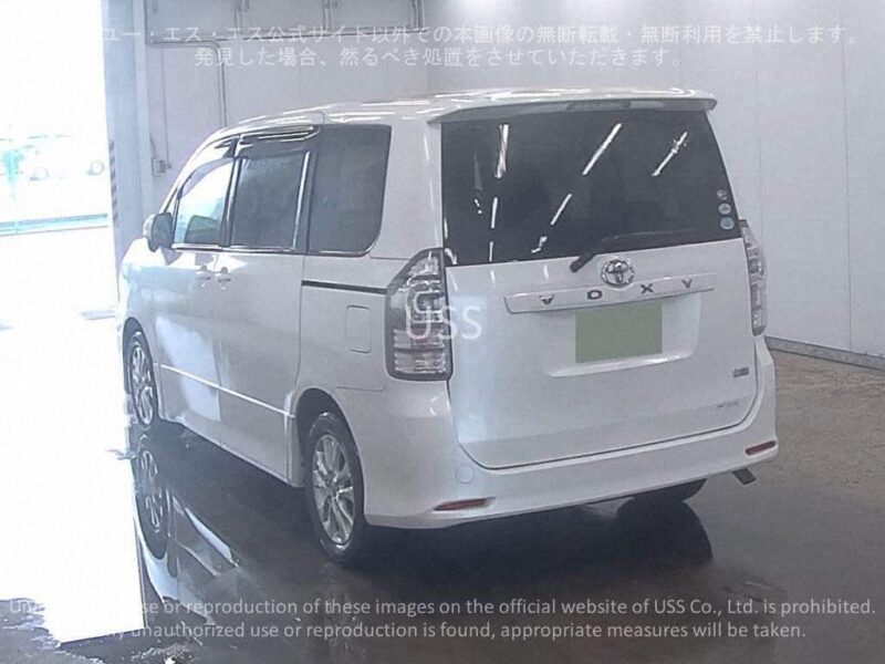 Toyota Voxy 2.0 automatic 8 seater fresh japanese import only 46k miles 2010 Image