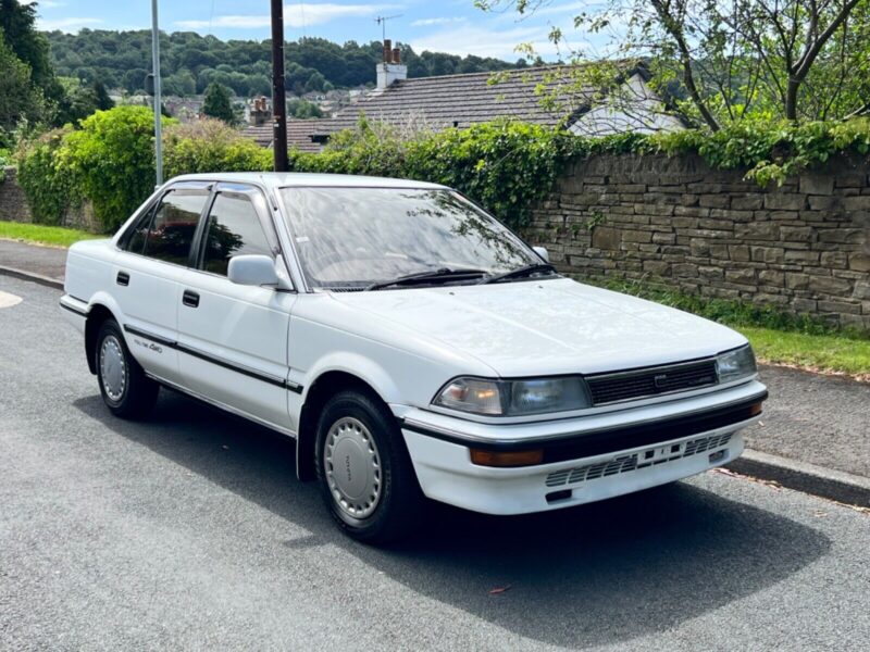 Toyota Corolla 1.6 petrol 16V 4WD 4DR Saloon manual jdm import classic car rare Image