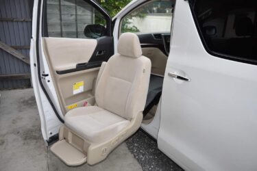 Toyota Vellfire WELLCAB DISABILITY SEAT FRESH IMPORT 4WD Petrol Automatic Image