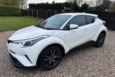 FULLY LOADED 2019 19 TOYOTA C-HR 1.8 PETROL HYBRID - EXCEL - AUTOMATIC - 1 OWNER Image