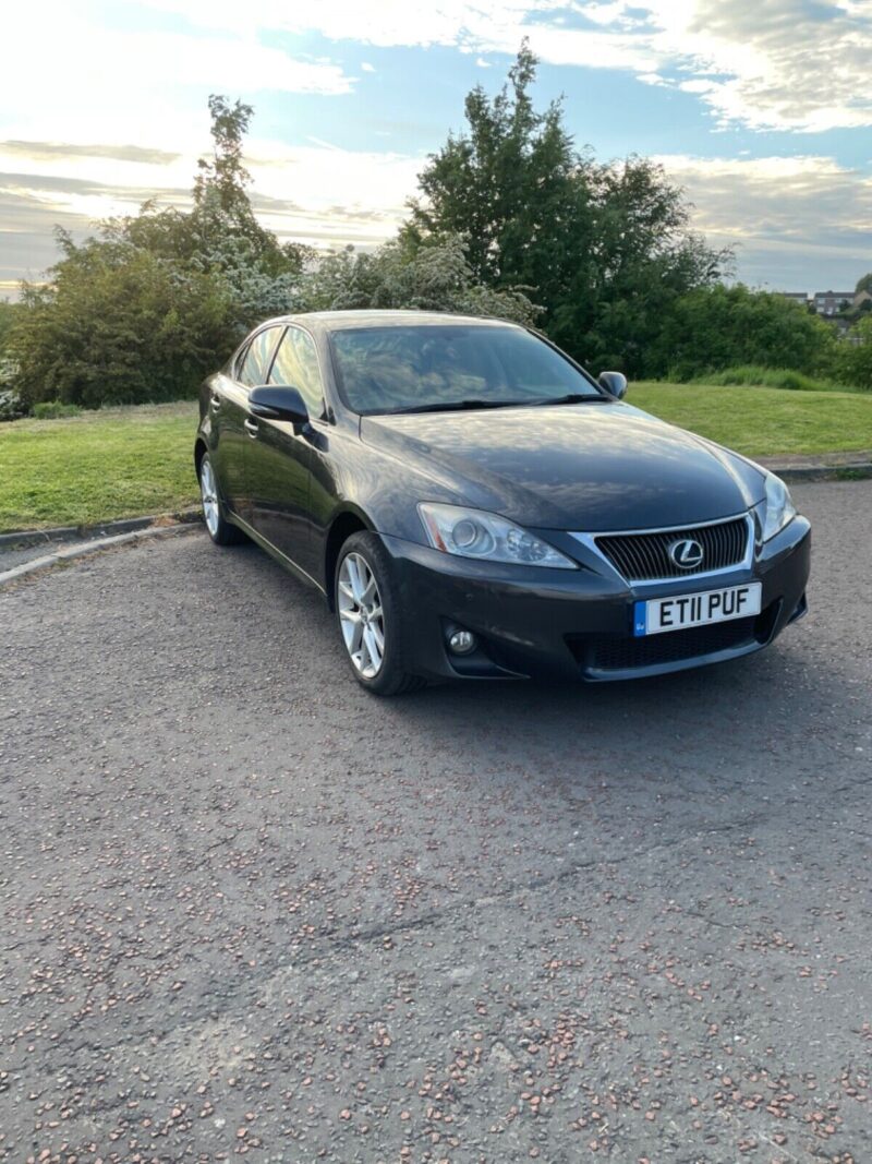 Lexus is 200d Image