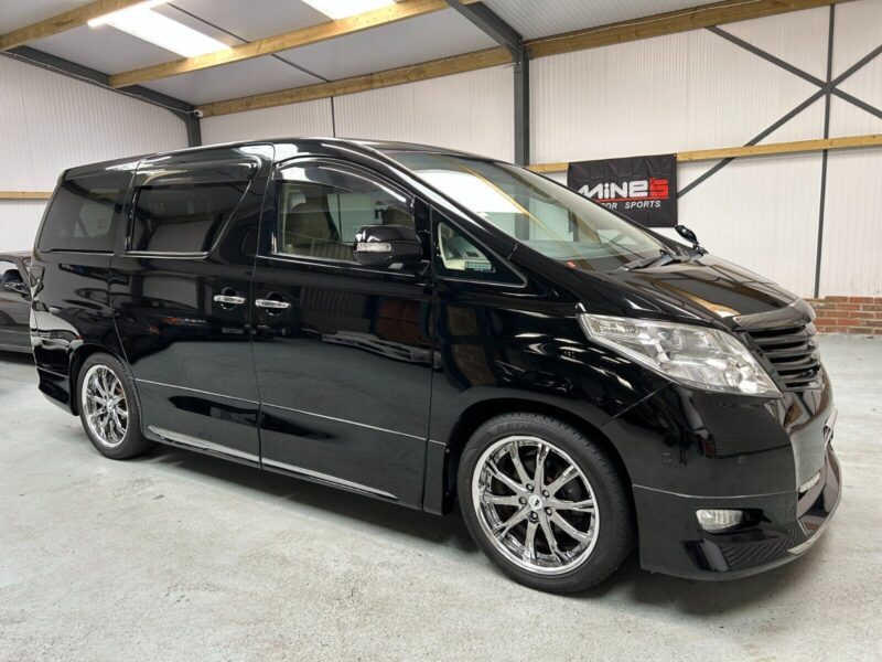 TOYOTA ALPHARD GL LUXURY SPEC - MEGAL LOW MILEAGE - GRADE 4 - MUST READ FULL AD! Image