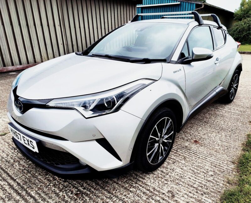 Toyota c-hr EXCEL CVT hybrid automatic, ULEZ COMPLIANT ,SATNAV ,REVERSING CAMERA Image