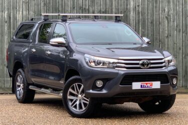 2017 Toyota Hilux 2.4 D-4D Invincible 4WD Euro 6 4dr (TSS 3.5t) Manual Pickup Di Image