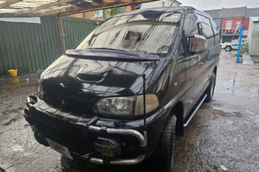 Mitsubishi Delica L400 4x4 2.8 DIESEL Space Gear Super Exceed LTD JAOS EDITION Image