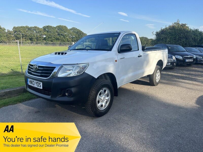 TOYOTA HILUX HL2 4X4 D-4D SINGLE CAB - LOW MILEAGE - PLUS VAT -FSH - 3 KEYS - Wh Image