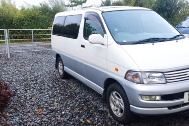 Toyota Regius (hiace) mini van - 8 seater - diesel. Image