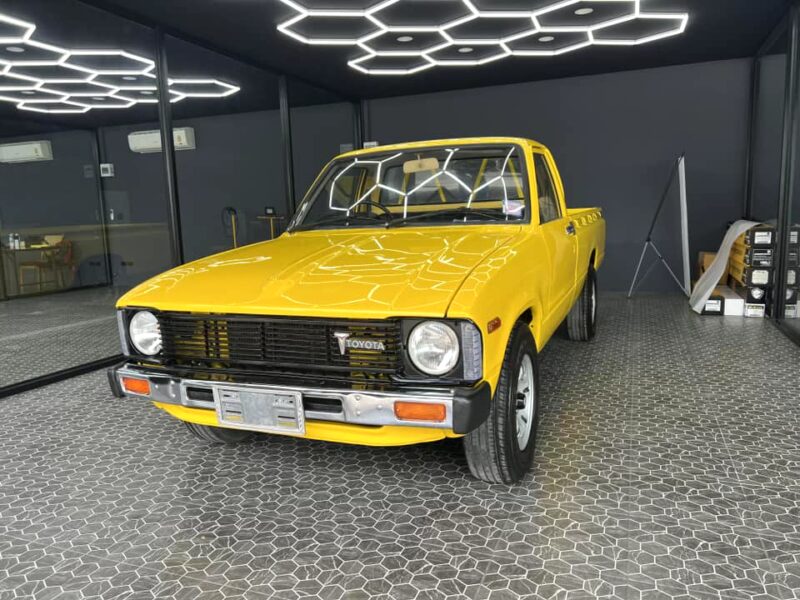 1982 Toyota Hilux RN40 Image