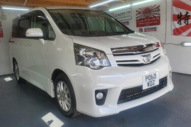 Toyota noah 2.0 automatic white fresh japanese import bimta mileage 4.5 grade Image