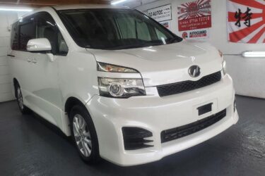 Toyota Voxy 2.0 automatic 7 seater fresh japanese import only 46k miles 2010 Image