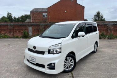 2011 Toyota Voky / Noah 2.0 ZS, NOAH 7 - Seater MPV Japanese Import Image