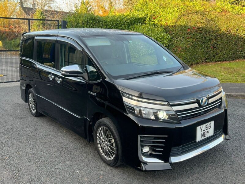 TOYOTA VOXY HYRBID 2016/66 1.8 HYBRID/PETROL AUTOMATIC 7 SEATER EURO 6 ULEZ FREE Image