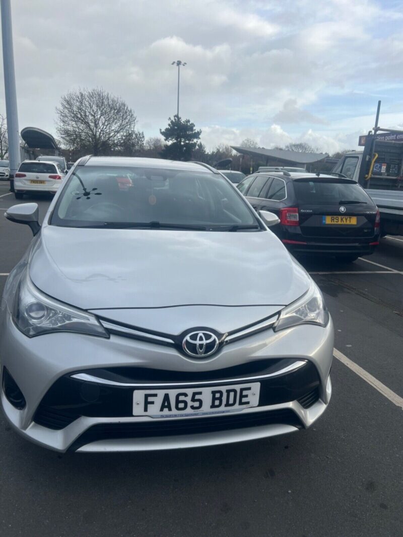 ULEZ free Toyota 1.6 D-4D Active Touring Sports Euro 6 (s/s) 5dr ESTATE Diese Image