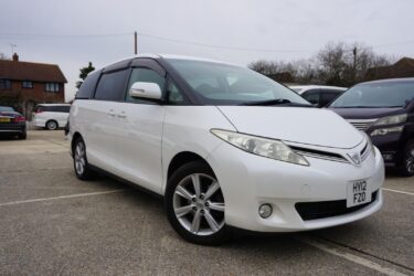 2012/04 White Toyota Estima 2.4 G Version 7 Seat MPV Family Car ULEZ Image