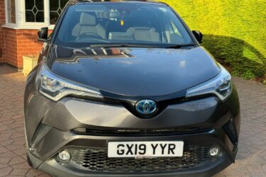2019 Toyota C-HR Hybrid Dynamic Top of range Low mile service history HPI Clear Image