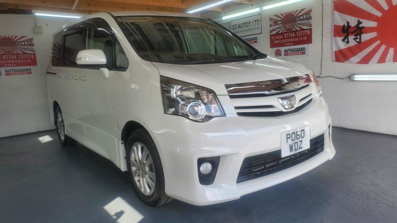 Toyota noah 2.0 automatic white fresh japanese import bimta mileage 4.5 grade Image