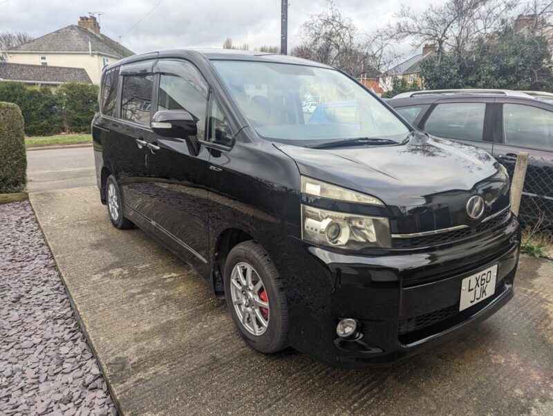 Toyota Voxy (2010) 8 seater, long MOT, ULEZ compliant Image