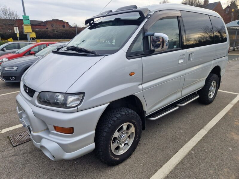 Mitsubishi Delica l400 Chamonix 3.0 v6 8 seater Image