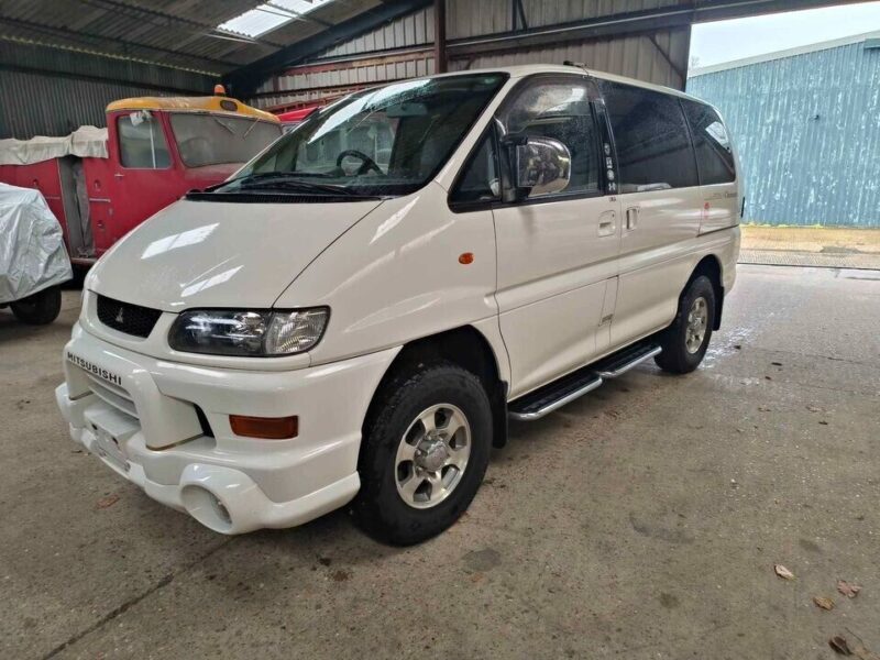 MITSUBISHI DELICA SPACE GEAR CHAMONIX 4WD Fresh import V6 1 year warranty Image