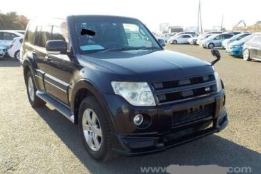 Mitsubishi pajero 3.8 v6 automatic 7 seater japanese import due in march 2006 Image