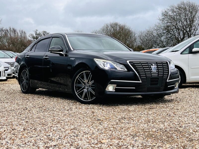 TOYOTA CROWN ROYAL SALOON G 2.5 AUTO HYBRID HUGE SPEC FULL LEATHERS GRADE 4/B Image