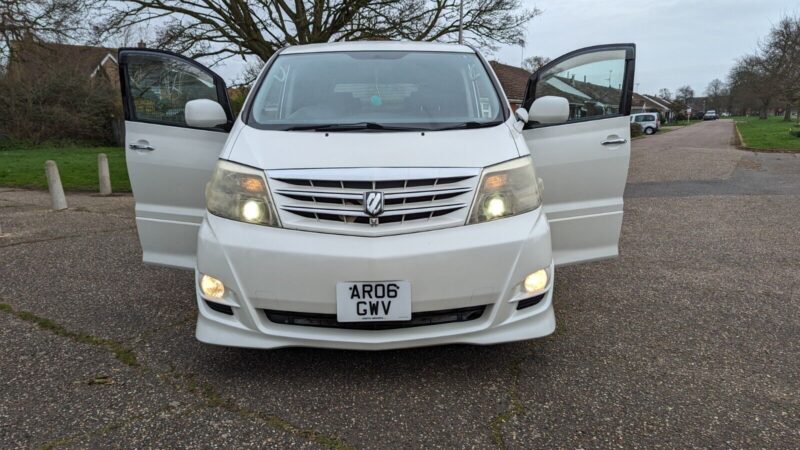 Toyota Alphard 2006 2.4 petrol, auto, 8 seater. Image