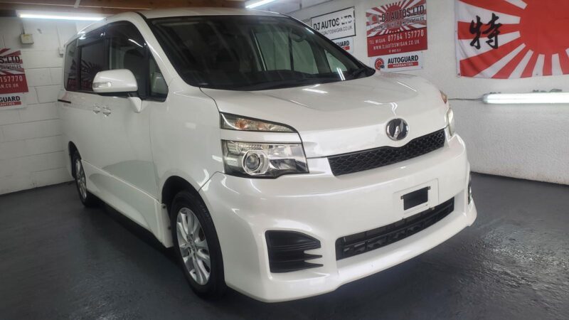Toyota Voxy/noah 2.0 automatic 7 seater fresh japanese import 46k miles 2010 Image