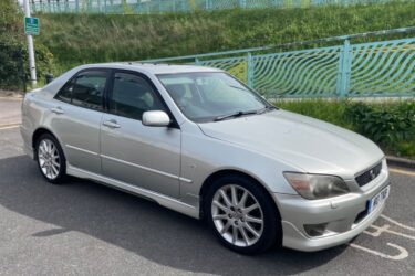 LEXUS IS200 2.0 MANUAL 6 SPEED Image