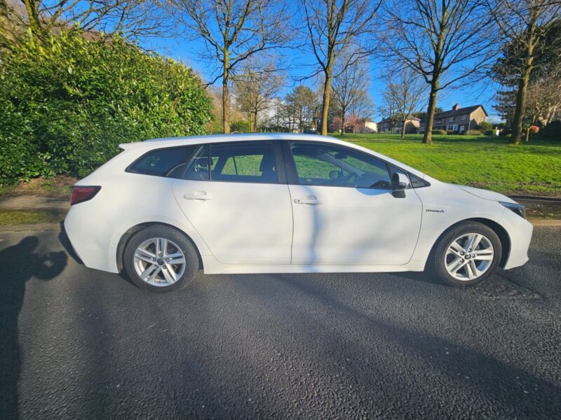 TOYOTA COROLLA HYBRID & LPG ICON TECH WHITE 2020 20 ESTATE Image