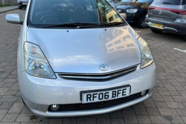 TOYOTA PRUIS 1.5 HYBRID HPI CLEAR NAVER USED TAXI LOW MILES IDEAL FAMLEY CAR Image