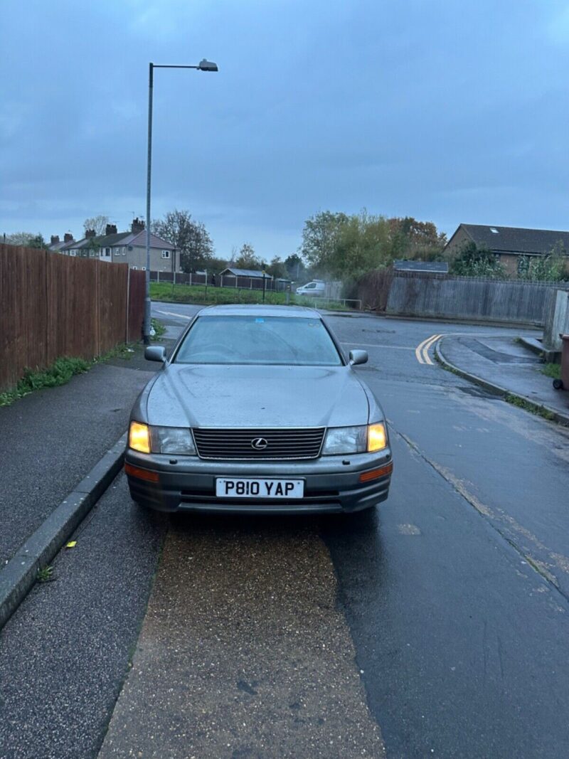 Lexus LS 400 Image
