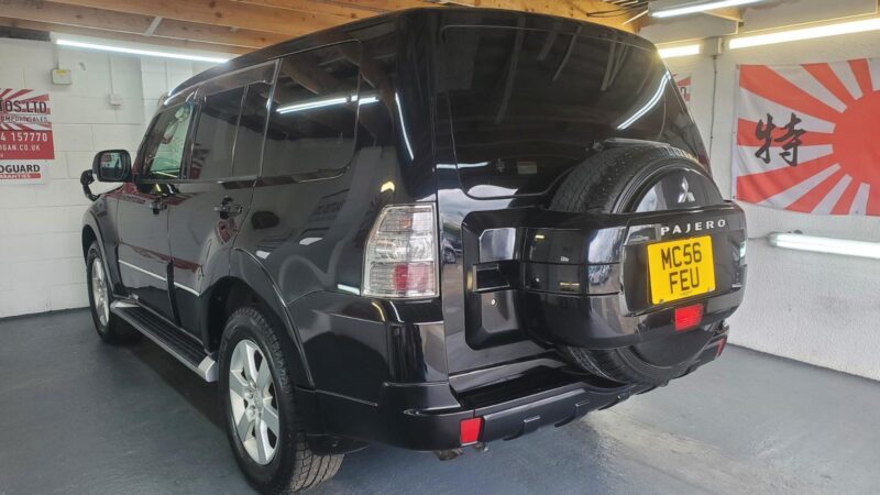 Mitsubishi pajero 3.8 v6 automatic sunroof 7 seater fresh japanese import 2006 Image