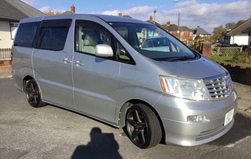 Toyota Alphard 3.0 V6 auto petrol (2005) 8 seater Image