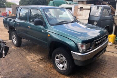 toyota hilux double cab mk4 4x4 Image