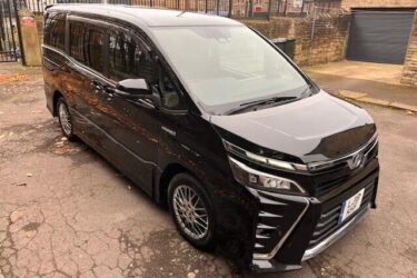 Toyota Voxy Noah Hybrid 1.8 Auto Electric/Petrol 7 Seater 2018 MPV Fully Loaded Image
