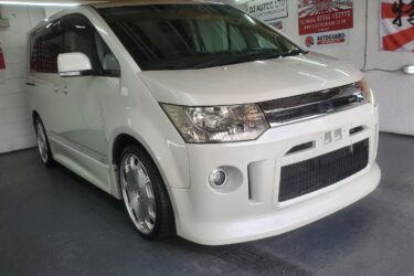 Mitsubishi delica d5 2.4 auto petrol 4x4 7 seats fresh japanese import 20 alloy Image