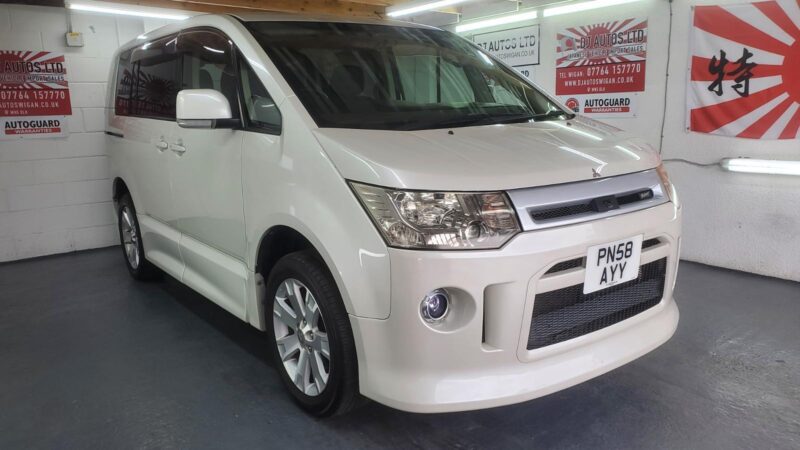 Mitsubishi delica d5 in white automatic 4wd 7 seater fresh japanese import 2008 Image