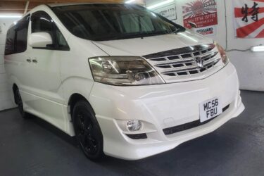 Toyota Alphard 2.4 white petrol automatic 7 seater fresh japanese import 2007 Image