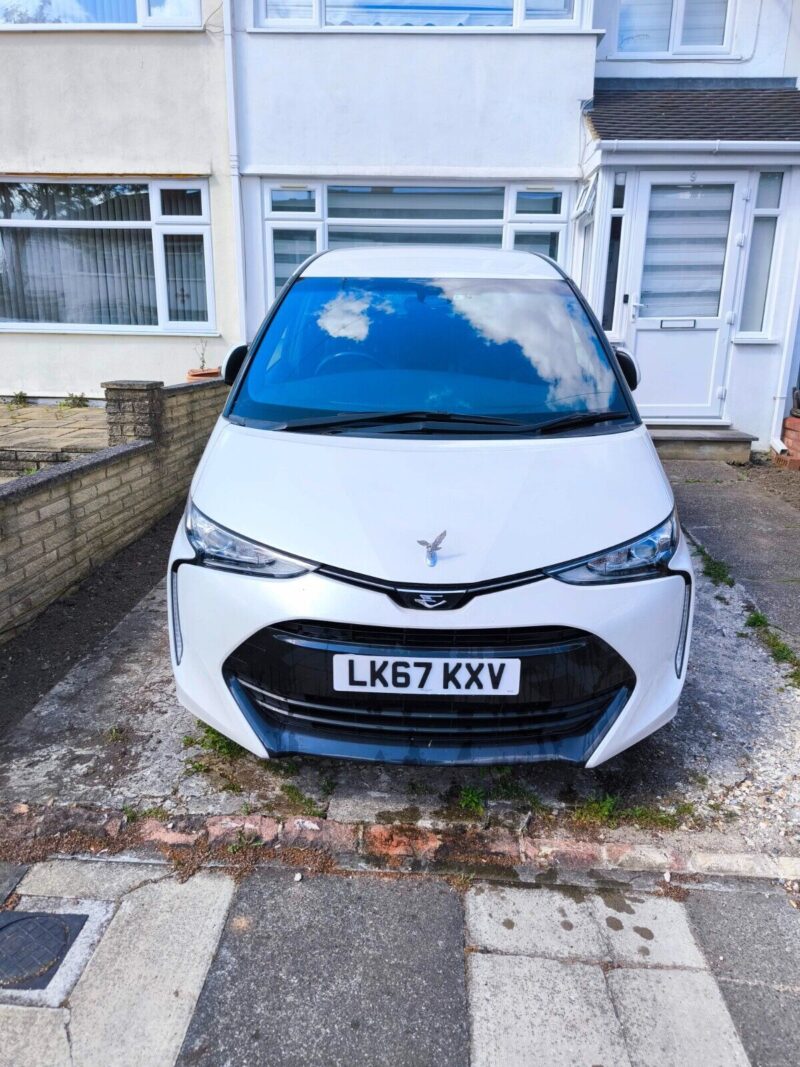 toyota estima 7 seat Image