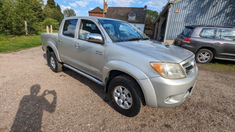 Toyota Hi Lux Invincible D-40 170 Double Cab Pick up CALL 07706333444 SKU789 Image