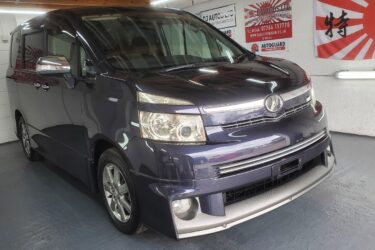 Toyota voxy/noah 2.0 petrol automatic 8 seater fresh japanese import 09 Image