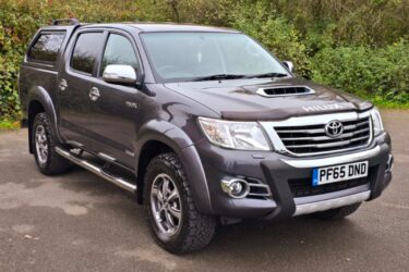 WOW! 2015 TOYOTA HILUX INVINCIBLE X | 3.0 D4D AUTO | 66K MILES | 1 OWNER | TDSH! Image