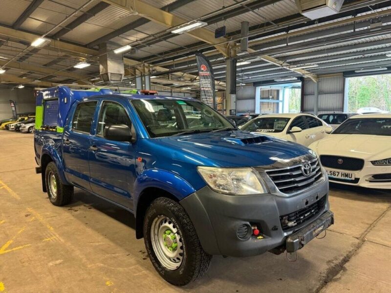 2015 Toyota Hilux 2.5 D-4D Active Pickup Extended Cab 4dr Diesel Manual 4WD Euro Image