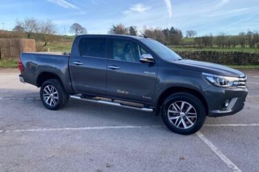 2016 Toyota Hilux 2.4 D-4D Invincible Pickup Double Cab 4dr Diesel Manual 4WD Eu Image