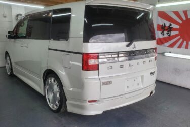 Mitsubishi delica d5 in white automatic 4wd 7 seater fresh japanese import 2008 Image