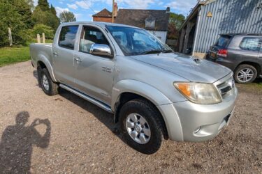 Toyota Hi Lux Invincible D-40 170 Double Cab Pick up CALL 07706333444 SKU789 Image