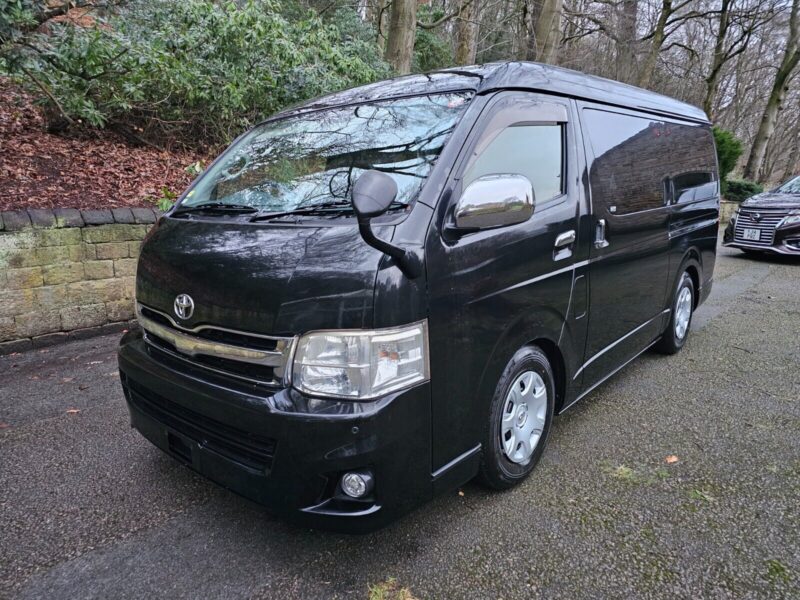 toyota hiace 10 seater minivan minibus 2012 2.7 petrol automatic Image