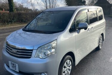 Toyota Noah VOXY 2013 model 2L petrol 8 seater fresh import grade 4B Image